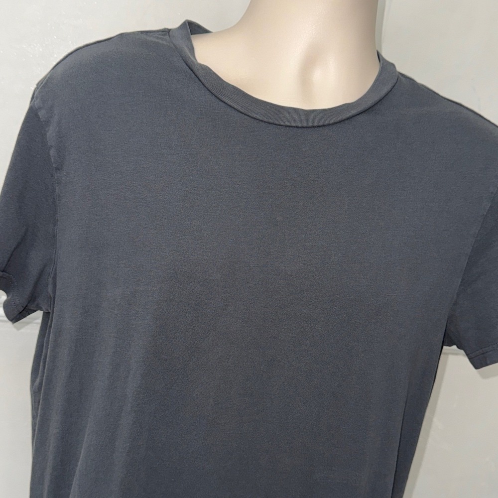 HM Mens Long Fit T-Shirt Charcoal Gray Curved Hem Short Sleeve Medium
